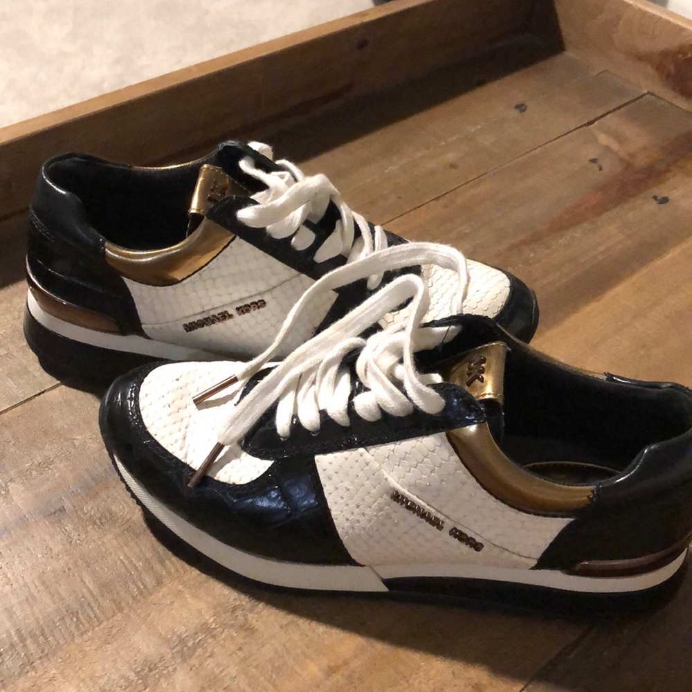 Michael Kors Women’s Leather Tennis Shoes Sz 6